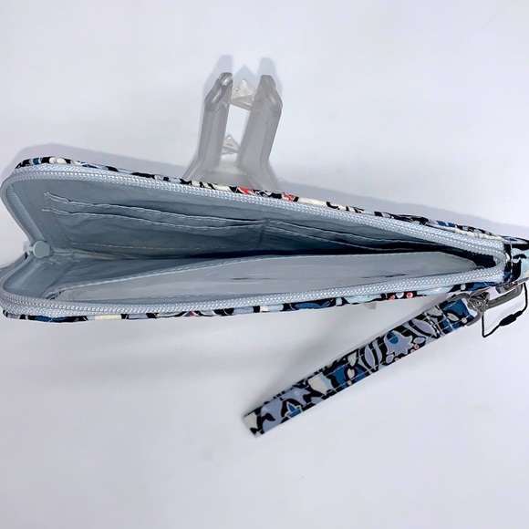 Vera Bradley RFID Tech Wristlet in Lisbon Medallion - Picture 4 of 11